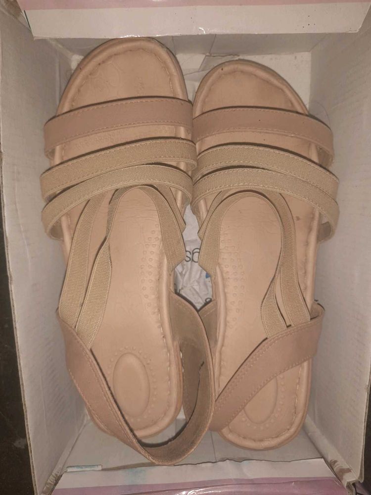 beige daily heels