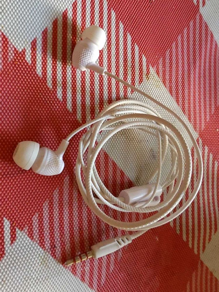 White Wired Earphones full working condition
