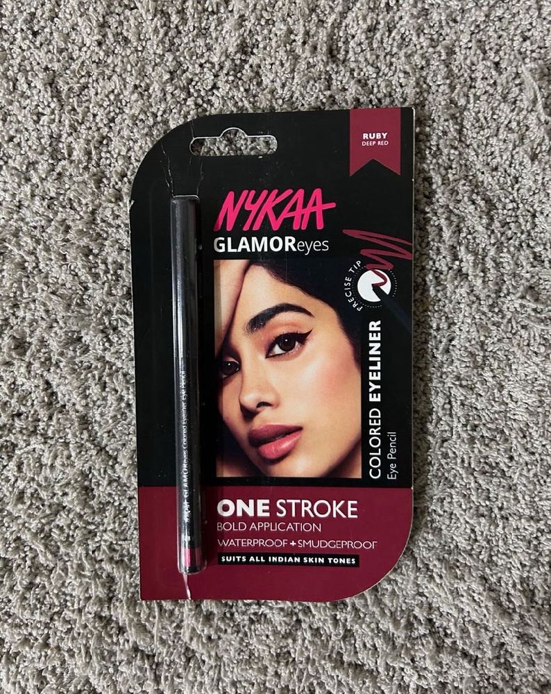 Nykaa Eyeliner- Ruby Red