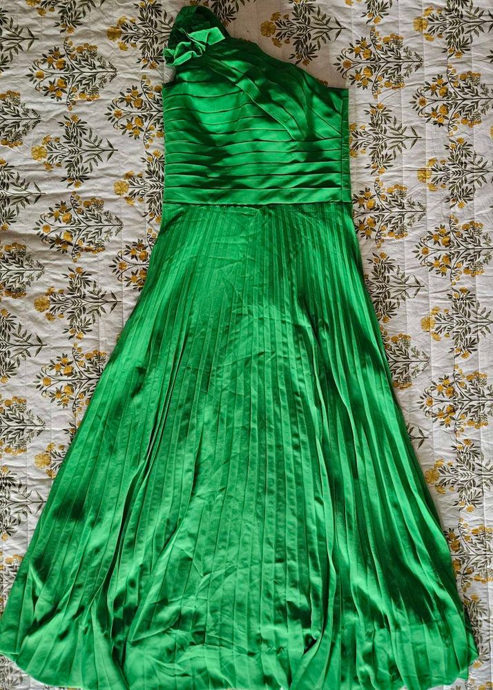 Stunning One-Shoulder Pleated Green Dress