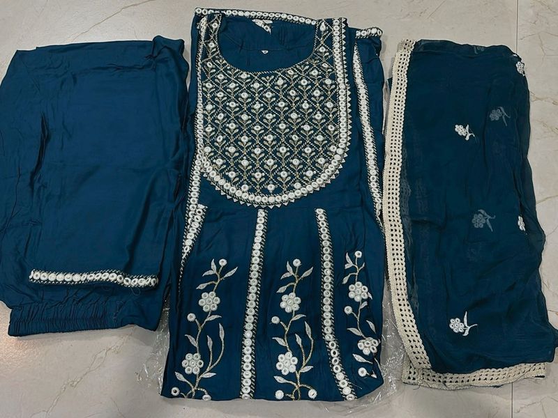 Elegant Embroidered Kurta Set with Dupatta