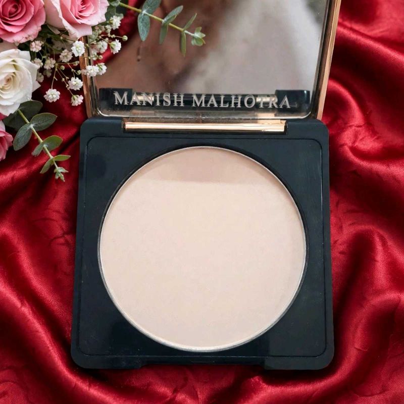 Manish Malhotra Compact Powder Neutral champagne