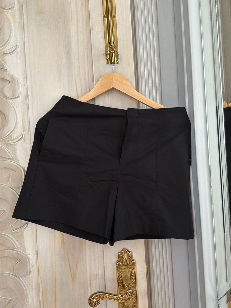 Chic Black Shorts