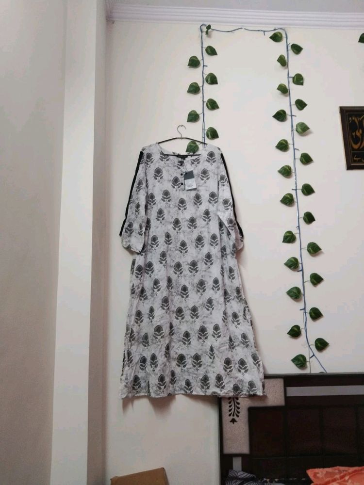 White Floral Printed Kurti / Bust 42,44