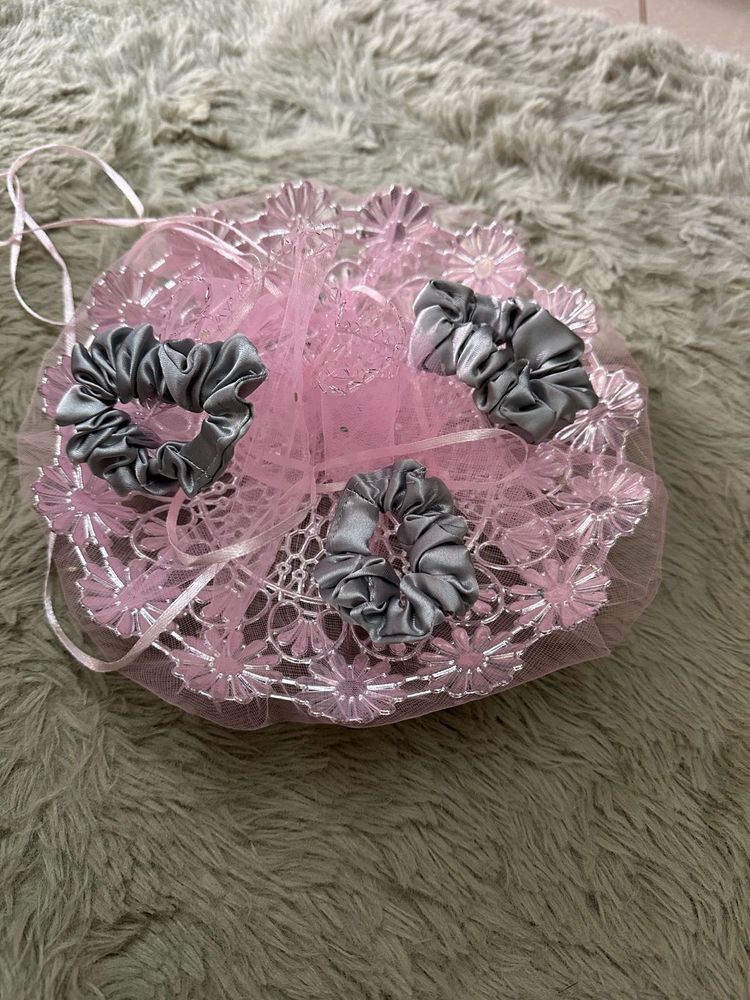 Brand new Grey scrunchie set