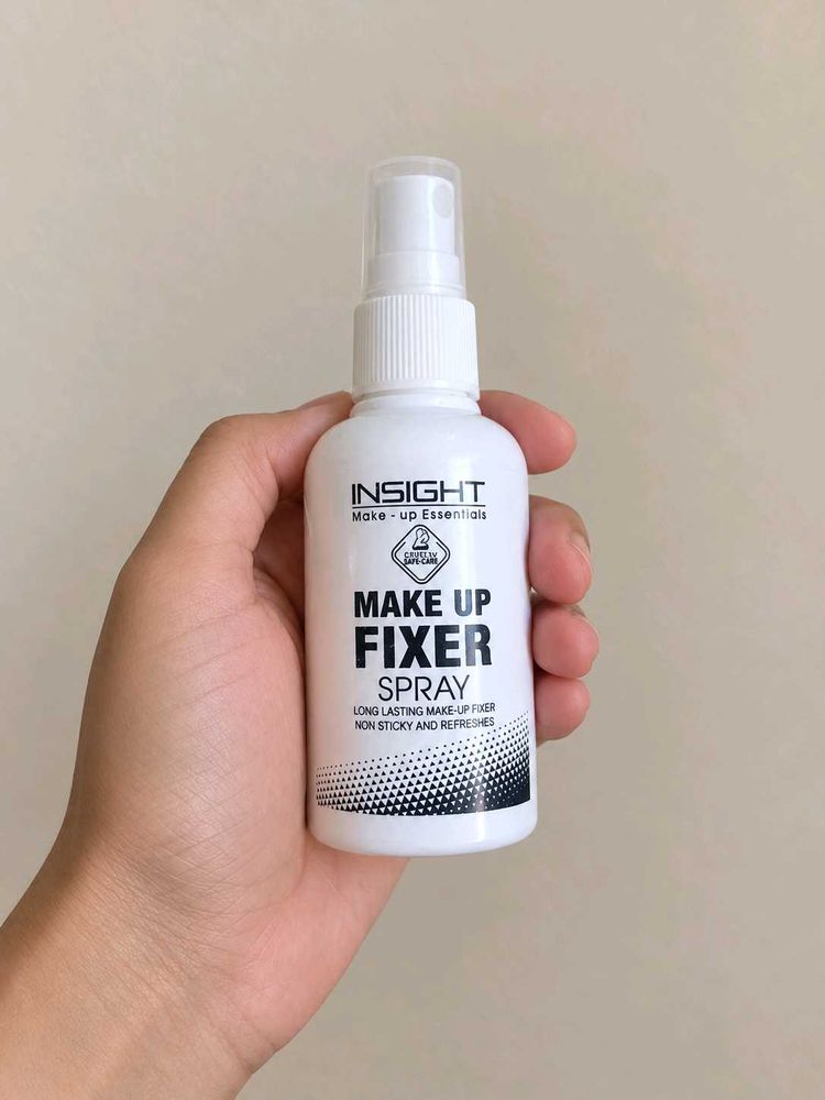 ONCE USED INSIGHT MAKEUP FIXER.