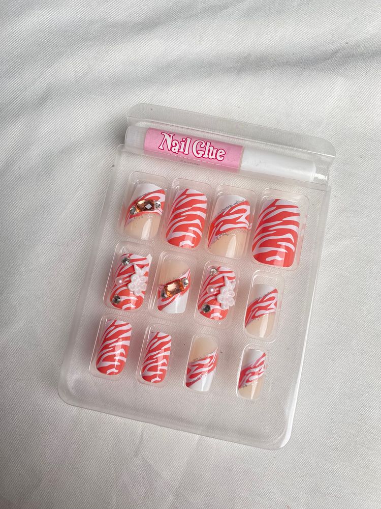NAILS SET✨ (12 Pcs)