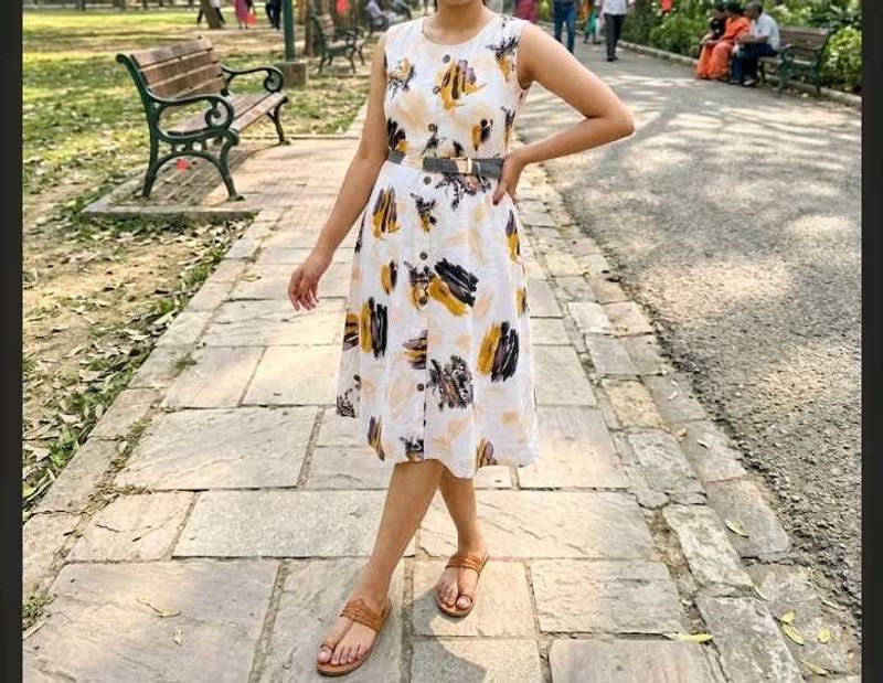 Sleeveless Abstract Print Belted Midi Dress (Bust