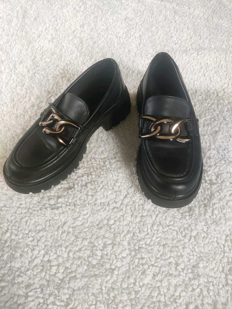 Chunky Chain Loafers