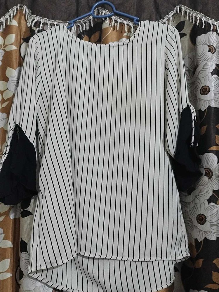 12.Chic Striped Bell Sleeve Top