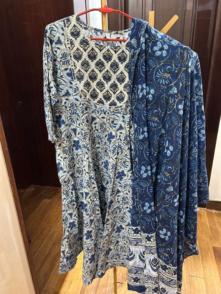 Yuris Kurta With Dupatta &amp; Gulmohar