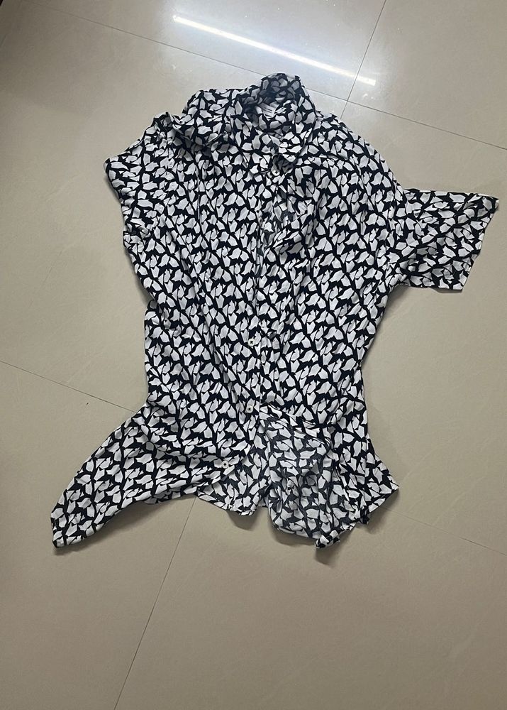 Stylish Black &amp; White Printed Shirt