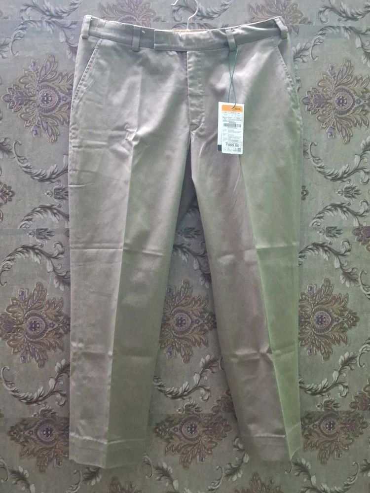 Classic Chino Trousers - Versatile Style