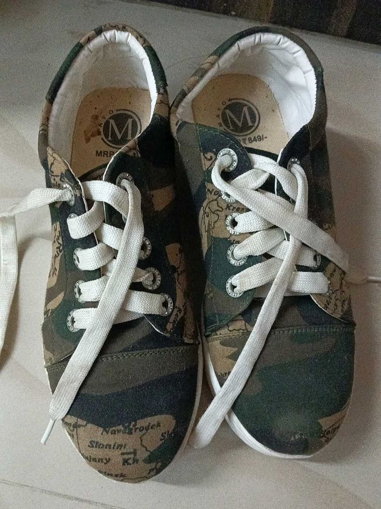 Stylish Camouflage Map Sneakers
