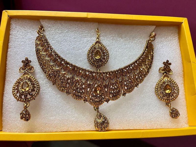 Antique Gold Kundan Necklace Set