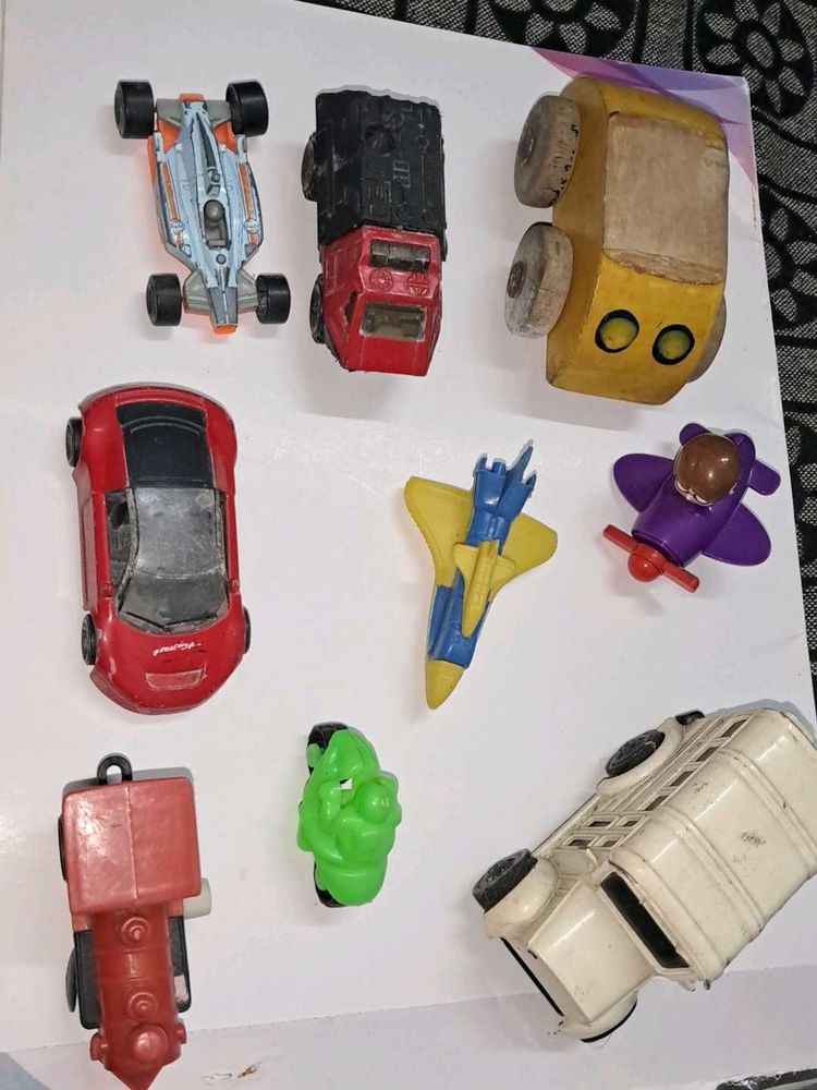 Assorted Vintage toys &amp; FMCG freebies