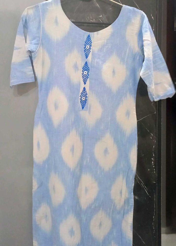 Light Blue &amp; White Ikat Print Kurta Set wi
