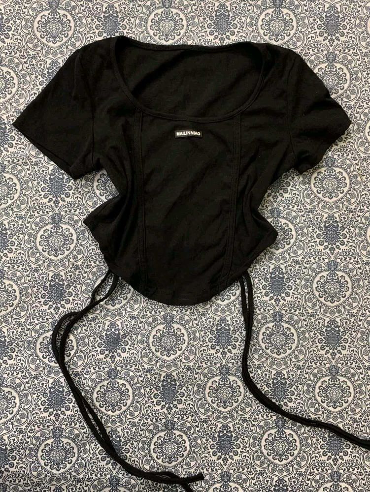 Chic Black Cropped Top