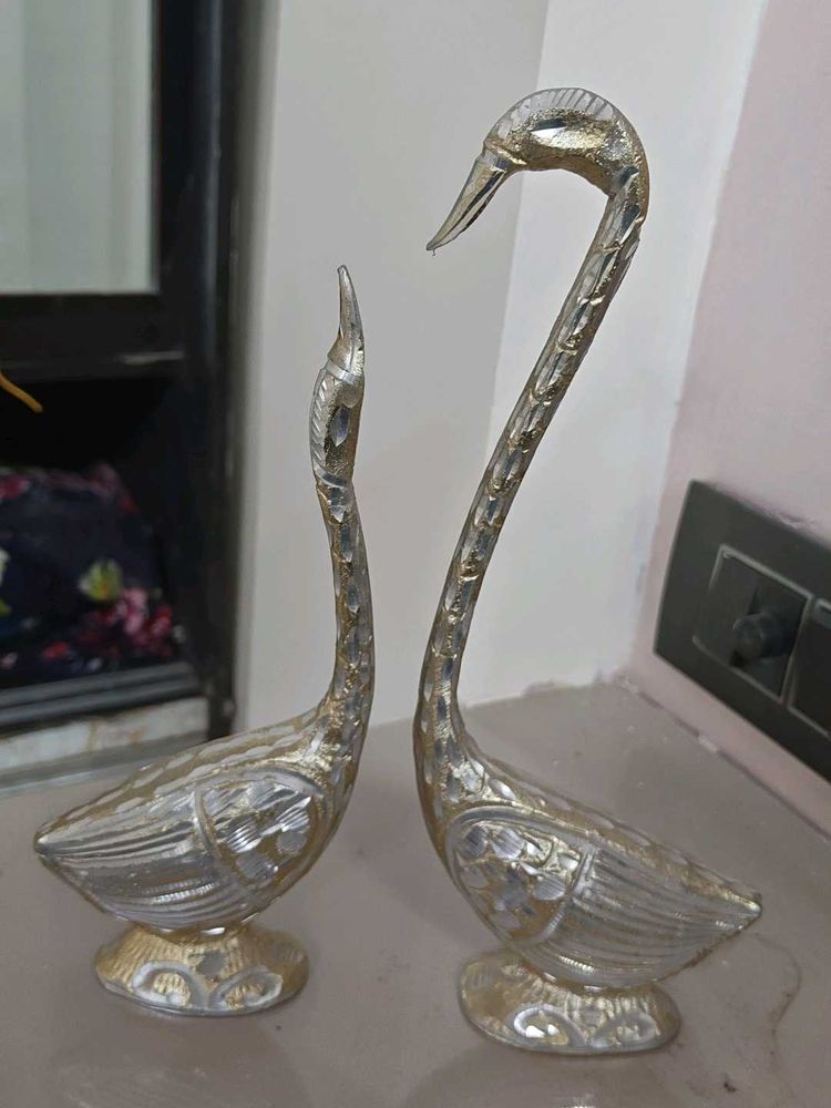 Elegant Swan Pair Showpiece