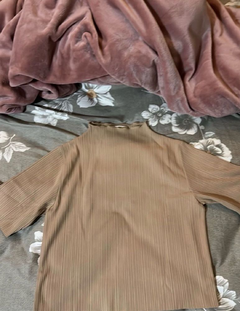 free size Mock Neck Top