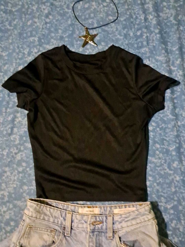 classic black fitted crop top .