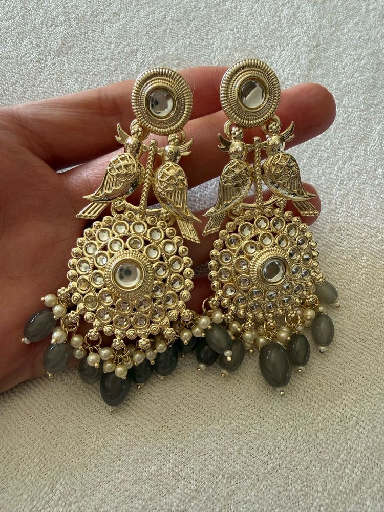 🩶🩶 Gold Toned Dangler Earrings