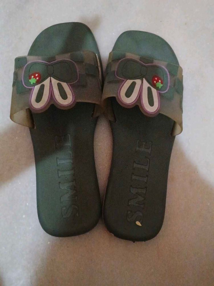 Cute Green Camo Bow Flip Flops