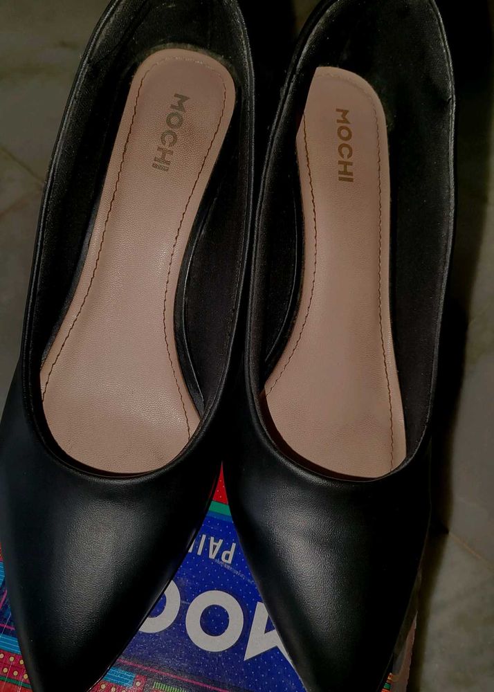 Stylish Black Mochi Heels