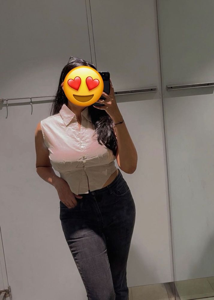 Sleeveless Collared Top