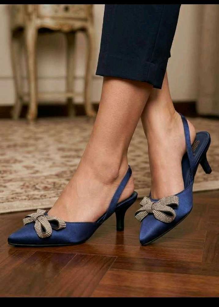 Elegant Blue Bow Heels