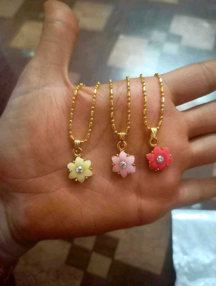 Flower Pendant Necklace Set