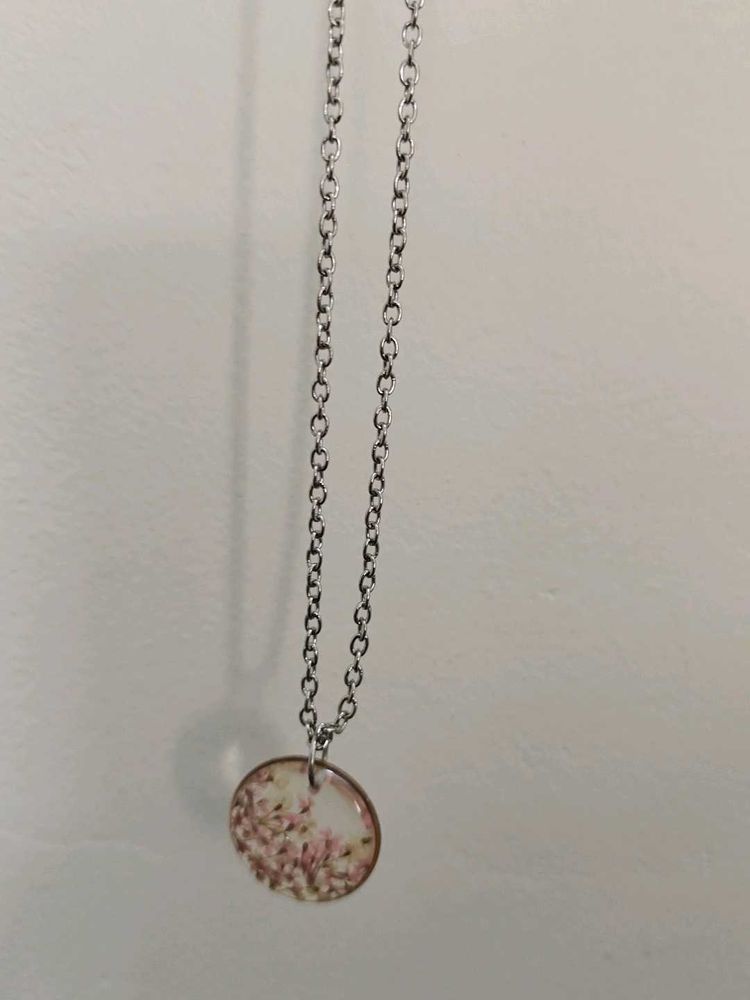 Floral Pendant Necklace