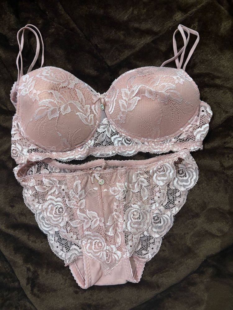 Lace Bra and Panty Set