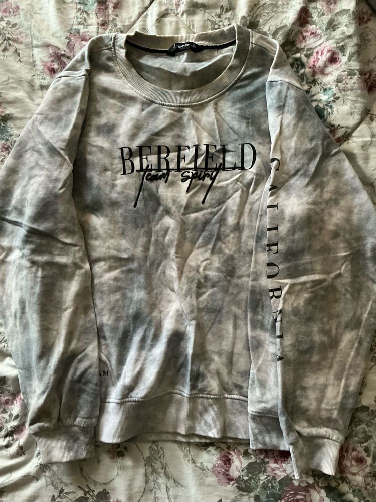 Gray Tie-Dye Graphic Sweatshirt