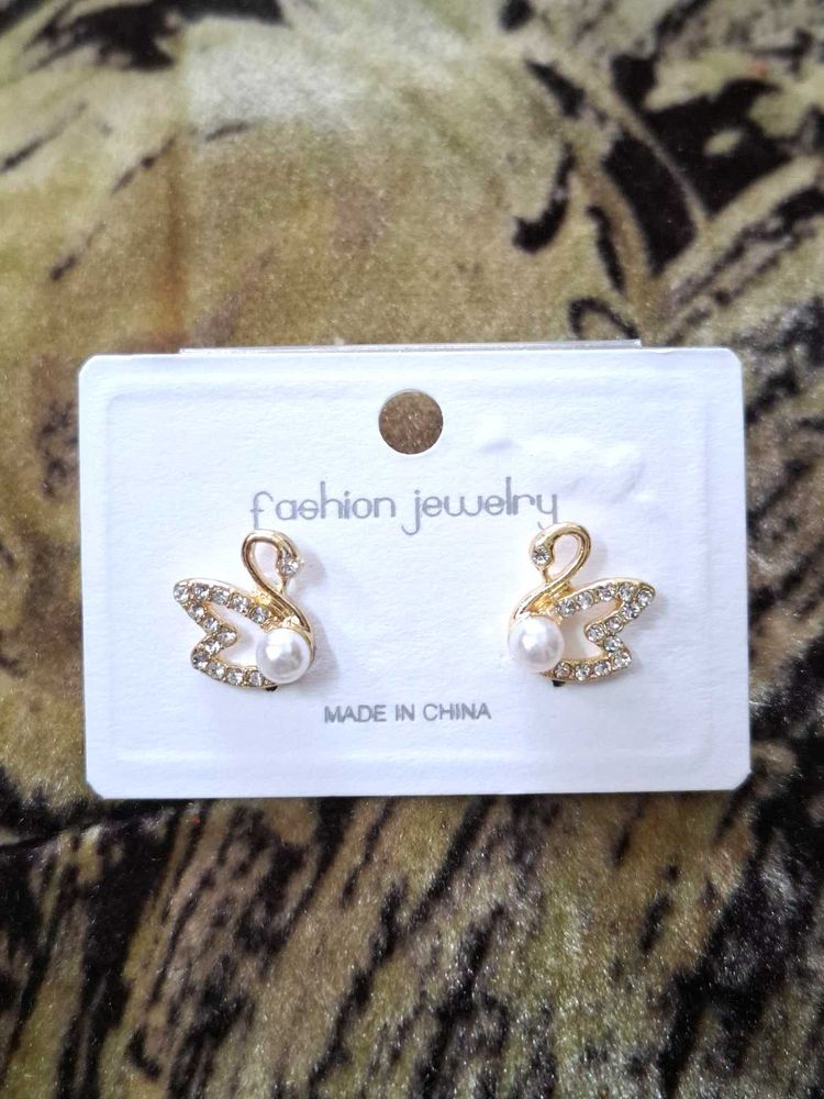 Cute Swan Pearl Earrings