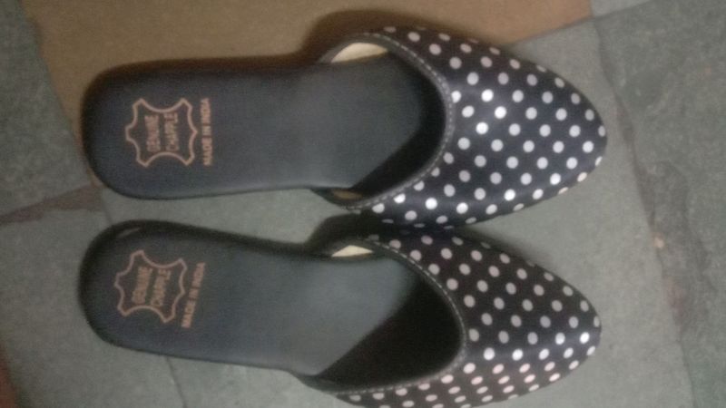Black Flat Sandle