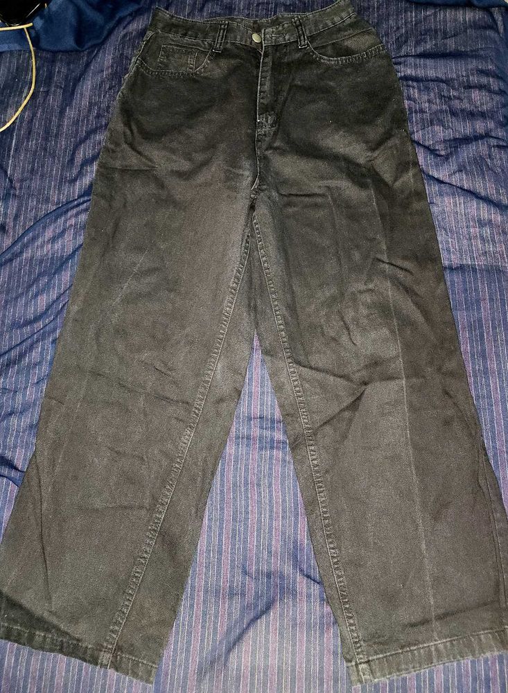 Classic Black Wide-Leg Jeans