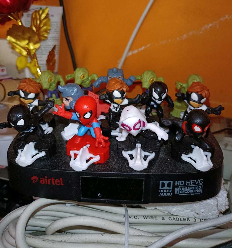 kinder Joy spider action figure