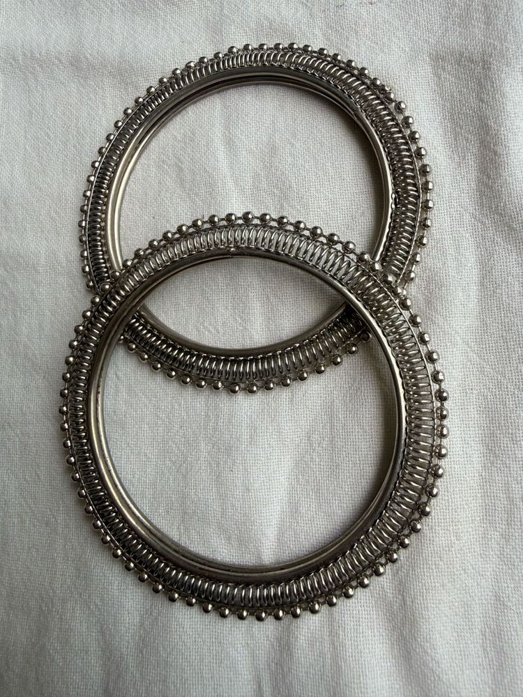 Intricate Silver Tone Bangle Set
