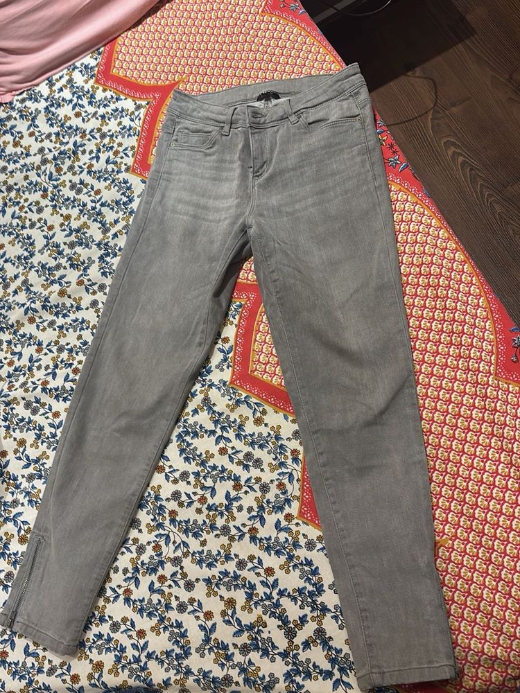 A pair of denim in perfect condition