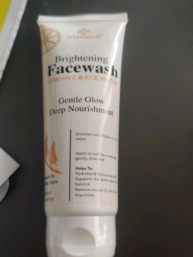 VitaWella Brightening Facewash