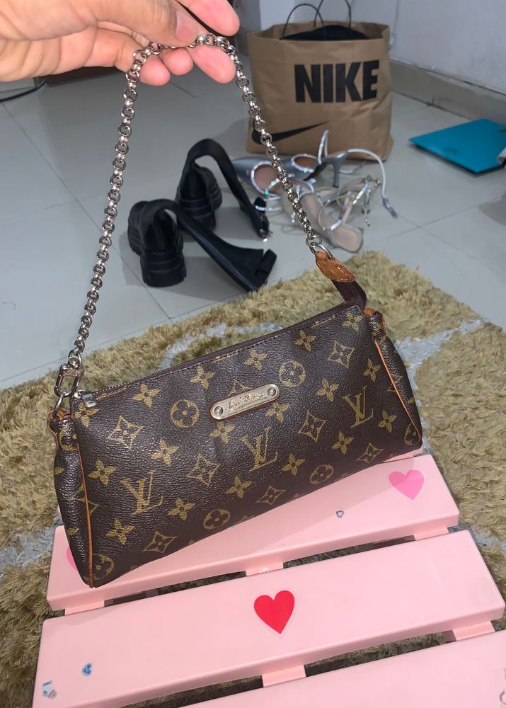 LV 💼