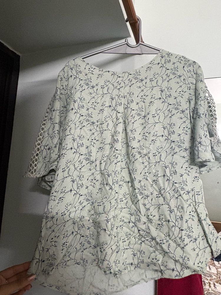 Chic Floral Print Bell Sleeve Top