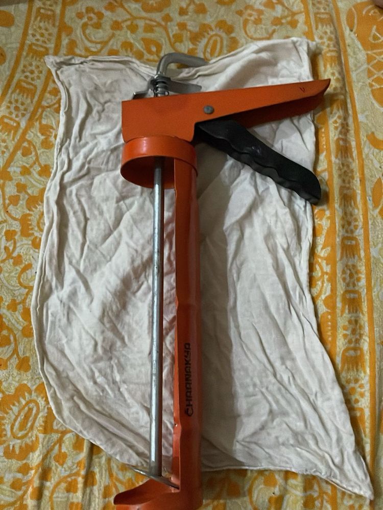 Caulking Gun - Professional Grade