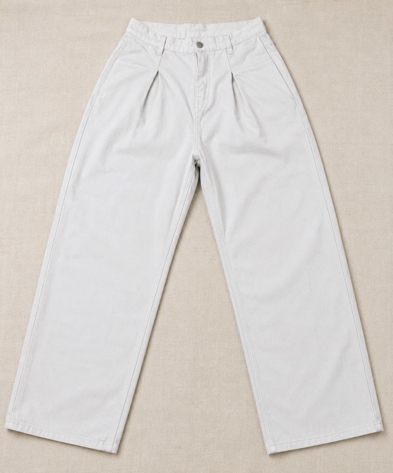 Baggy white denim jeans