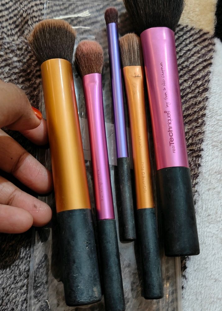 REAL TECHNIQUES makeup Brushes