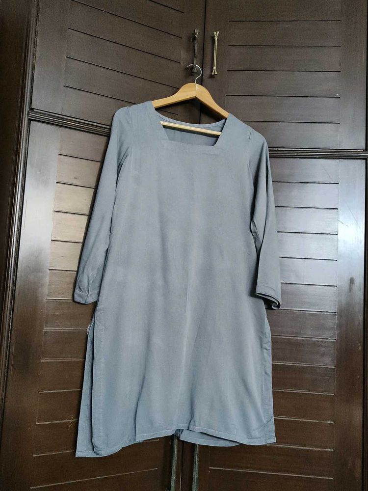 Women Solid Grey Rayon Kurta
