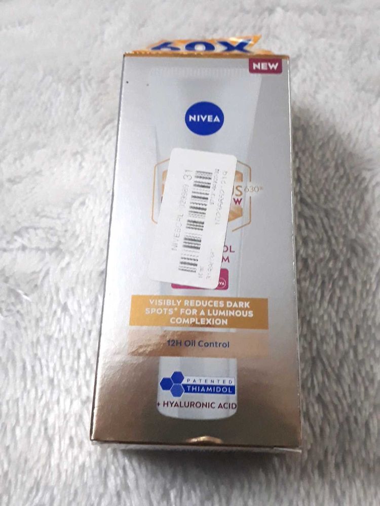 NIVEA Luminous Even Glow Oil Control Day Cream &amp; M