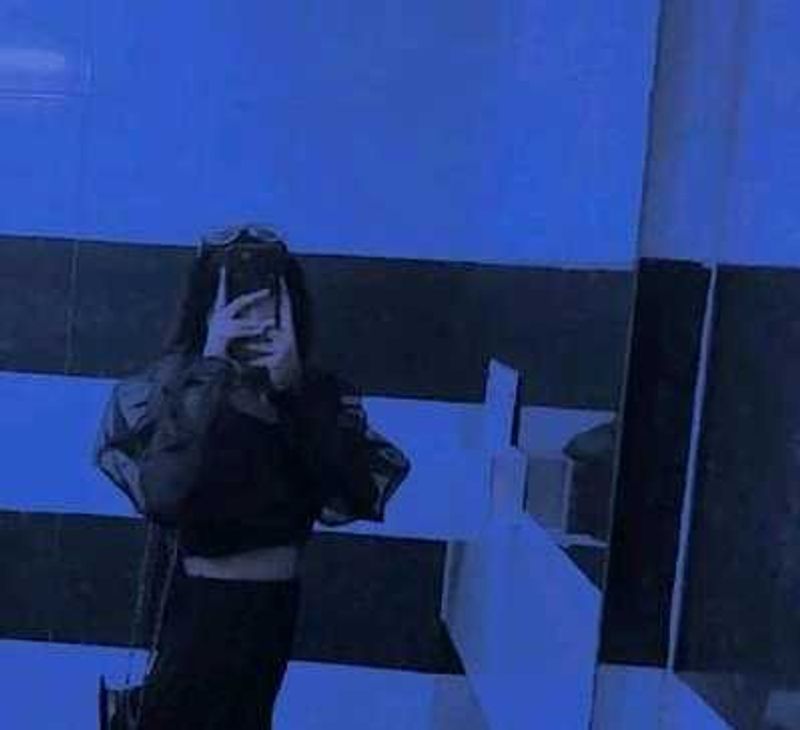 Ballon sleeve Edgy Crop Top