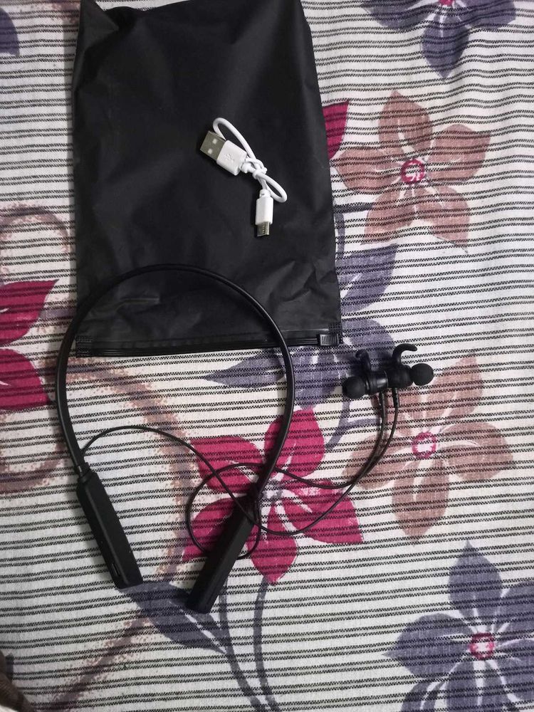 Wireless Neckband Earphones